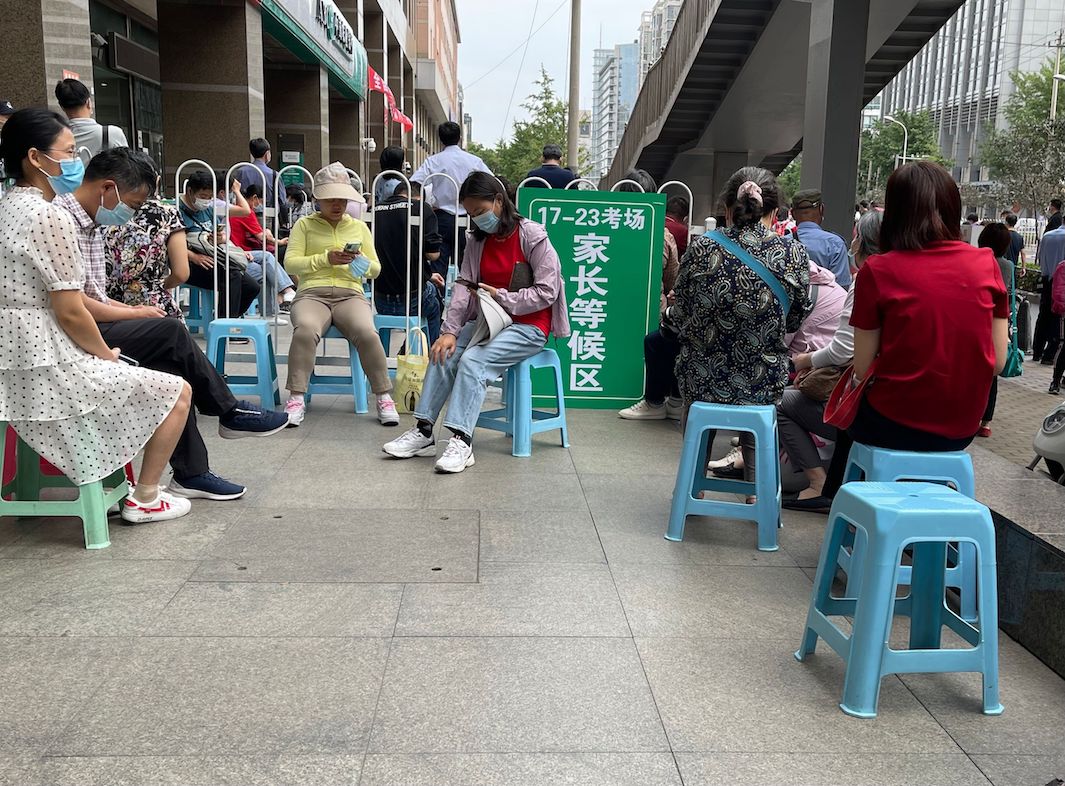 0家长等候区17-23考场IMG_3168.JPG