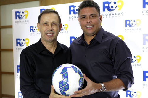 继投资动吧体育后，新东方与罗纳尔多合办足球学校
